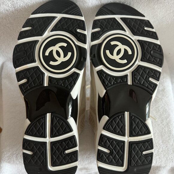 CHANEL WOMEN’S CC LOW-TOP SNEAKERS SUEDE AND KNIT FABRIC 42 - Picture 13 of 13